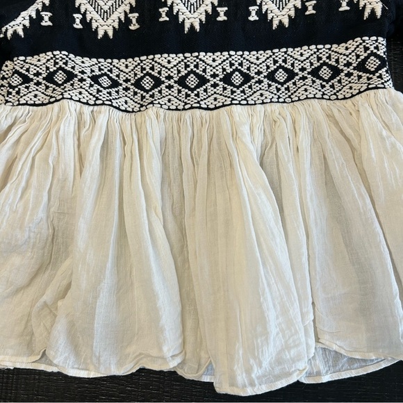 Lucy and Laurel Tribal Boho Embroidered Blouse - Picture 10 of 11
